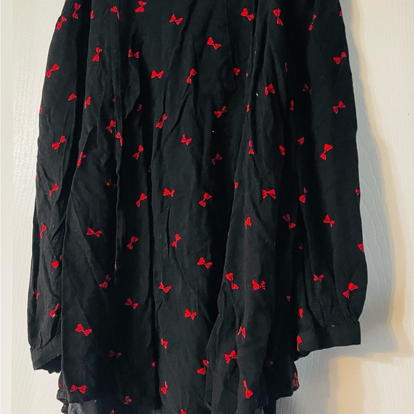 Torrid 3/4 Sleeve Minnie Mouse Bow Black Blouse with Red Bow Accents - Picture 1 of 5